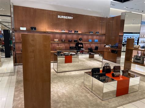 Find Burberry Stores in Canada 